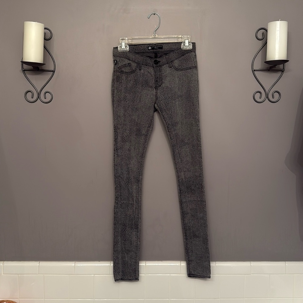 Rock & Republic | Size 26 | Sneak Skin Pattern